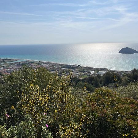 Nicoletta Rivieraholiday Albenga Exterior foto