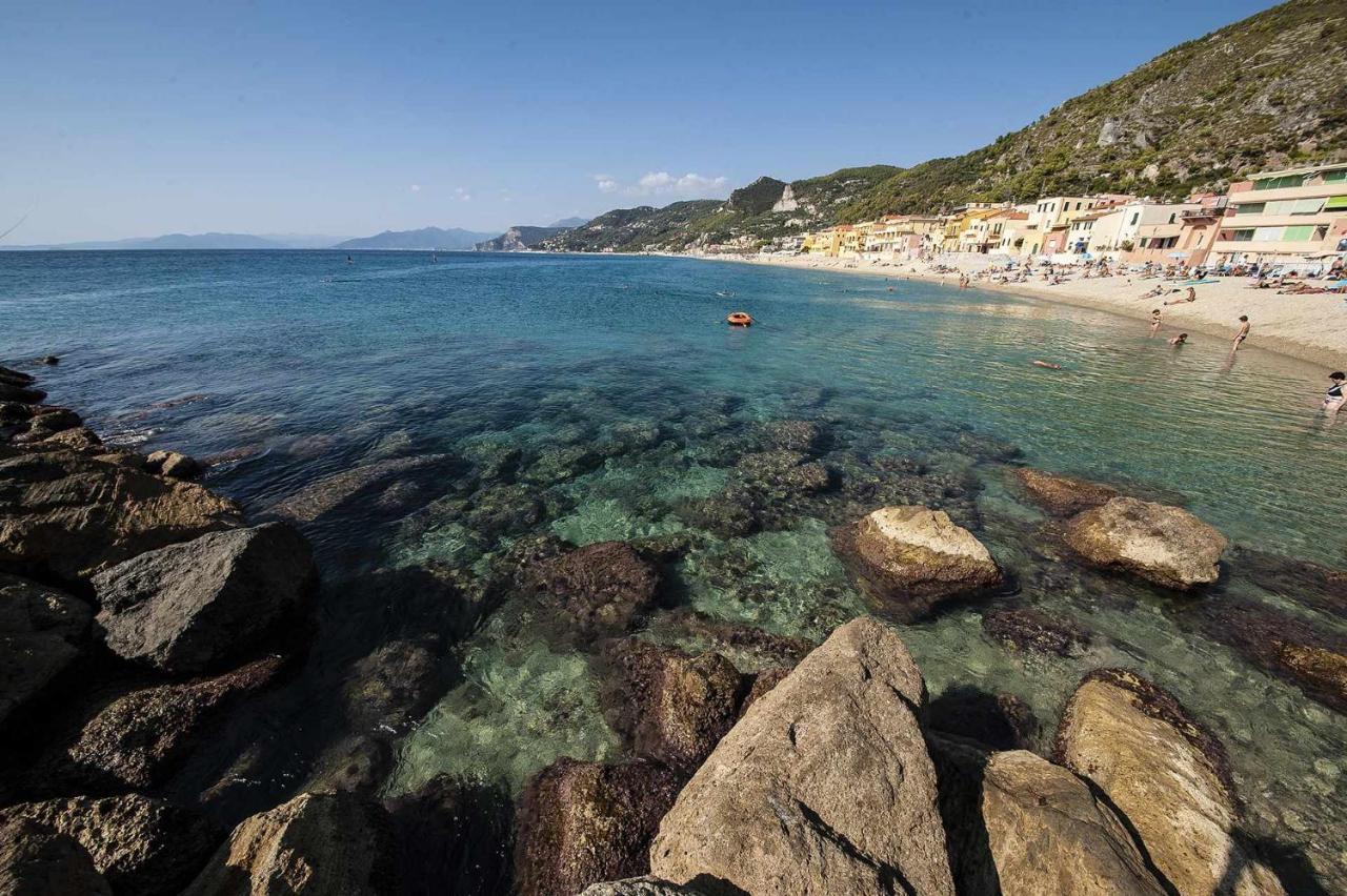Nicoletta Rivieraholiday Albenga Exterior foto